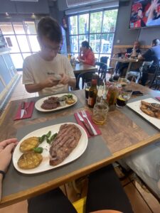 Výborné jídlo v Barceloně. Místní vyzráli Steak.